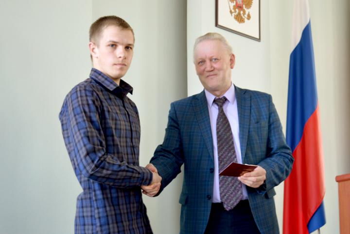 Студентам Рубцовского института (филиала) АлтГУ вручили золотые знаки отличия ГТО