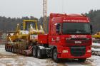 Перевозка спецтехники тралом-компания Техоптимум.
Тягач DAF 105 и низкорамный полуприцеп Faymonville компании Техоптимум.