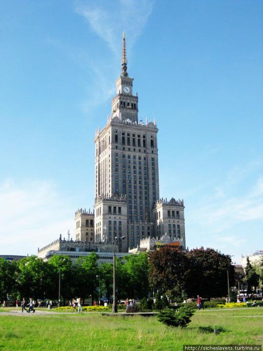 Правительство Польши обсуждает снос сталинской высотки