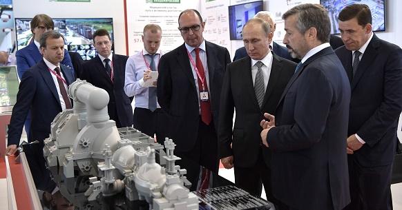 Председатель Совета директоров РОТЕК М. Лифшиц показал В. Путину технологии для новой энергетики страны