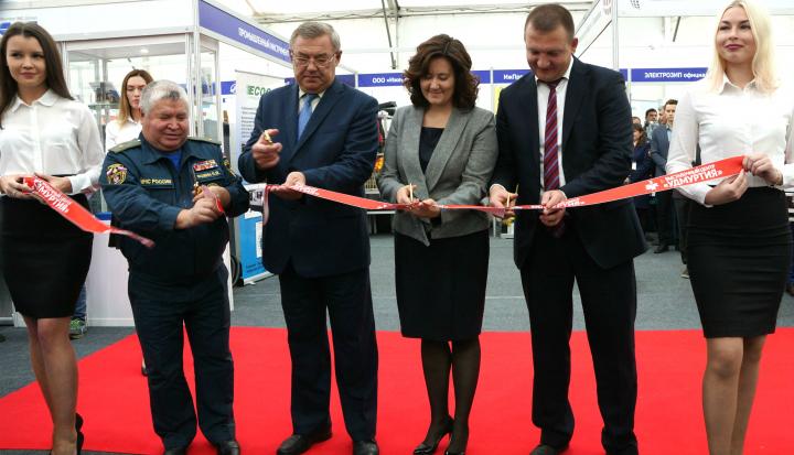 Знаковые для Удмуртии промышленные выставки открылись на Центральной площади Ижевска
