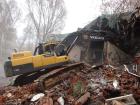 Компания Техоптимум-демонтаж строения.
Экскаватор VOLVO 380 компании Техоптимум.