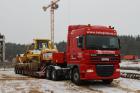 Перевозка спецтехники тралом-компания Техоптимум.
Тягач DAF 105 и низкорамный полуприцеп Faymonville компании Техоптимум.